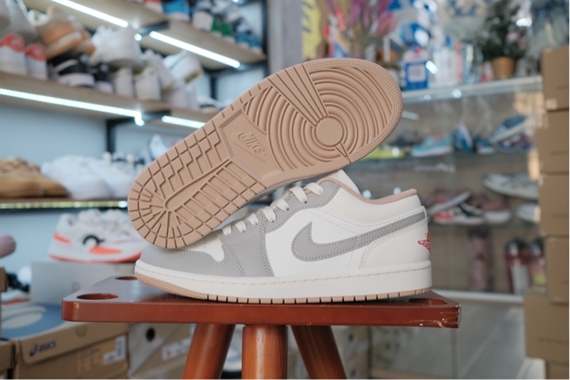 Giày Nike Air Jordan 1 Low Sail Grey Red 553558-169 Giày Nike Air Jordan 1 Low Sail Grey Red 553558-169
