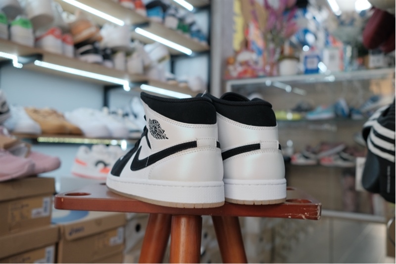 Giày Nike Air Jordan 1 Mid SE Diamond DH6933-001