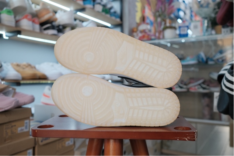 Giày Nike Air Jordan 1 Mid SE Diamond DH6933-001