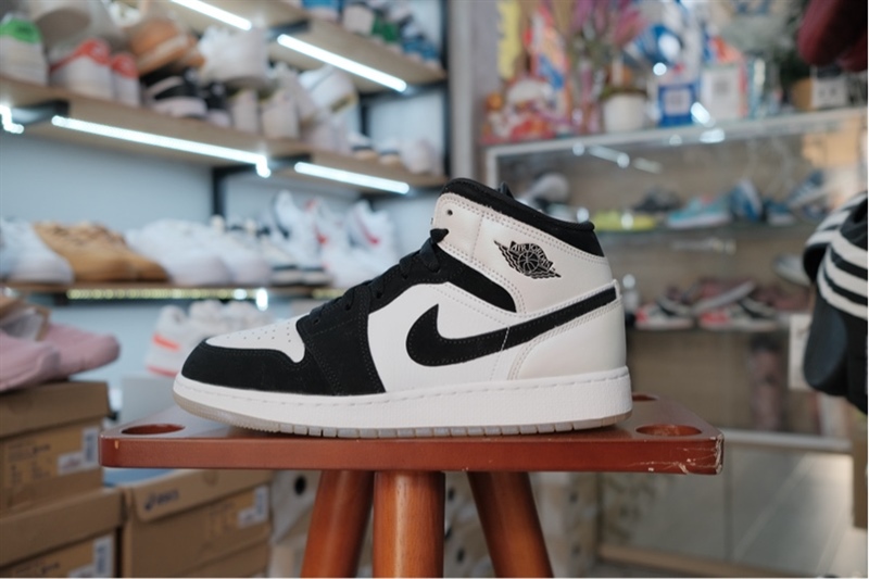 Giày Nike Air Jordan 1 Mid SE Diamond DN4321-100