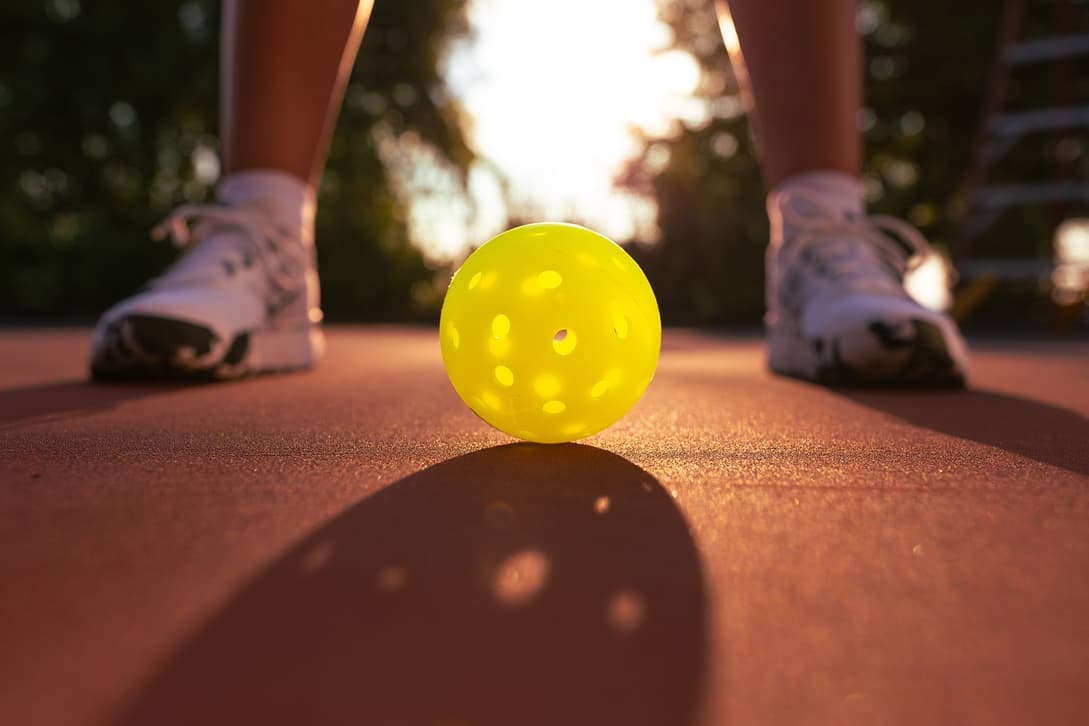 cac vat dung su dung tren vot pickleball bi quyet do vot dinh 3