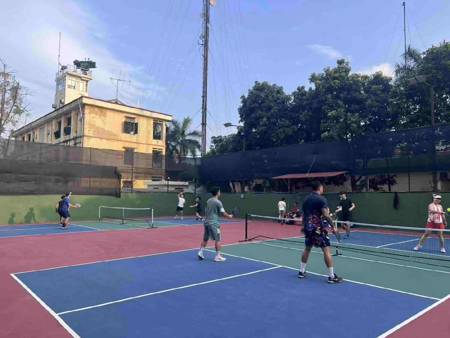 Sân pickleball quận long biên 5 San Pickleball 585 Nguyen Van Linh