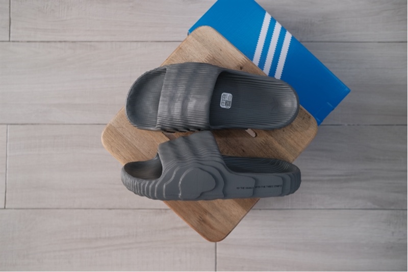 Dép Adidas chính hãng Adilette 22 Dark Grey HP6522