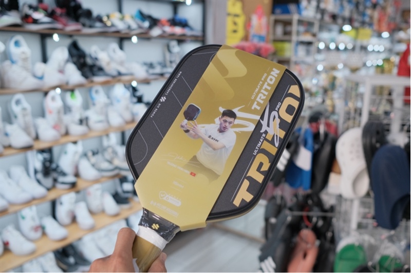 Vợt Pickleball Sypik Triton 5 Pro Chữ ký Vinh Hiển 16mm Vợt Pickleball Sypik Triton 5 Pro Chữ ký Vinh Hiển 16mm