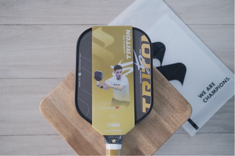 Vợt Pickleball Sypik Triton 5 Pro Chữ ký Vinh Hiển 16mm Vợt Pickleball Sypik Triton 5 Pro Chữ ký Vinh Hiển 16mm